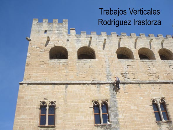 Trabajos Verticales Rodriguez Irastorza. Castillo de Valderrobres.